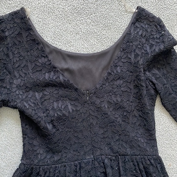 Black lace dress - Picture 3 of 5